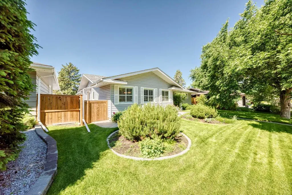 10435 Mapleridge Crescent SE Calgary AB T2J 1Y8