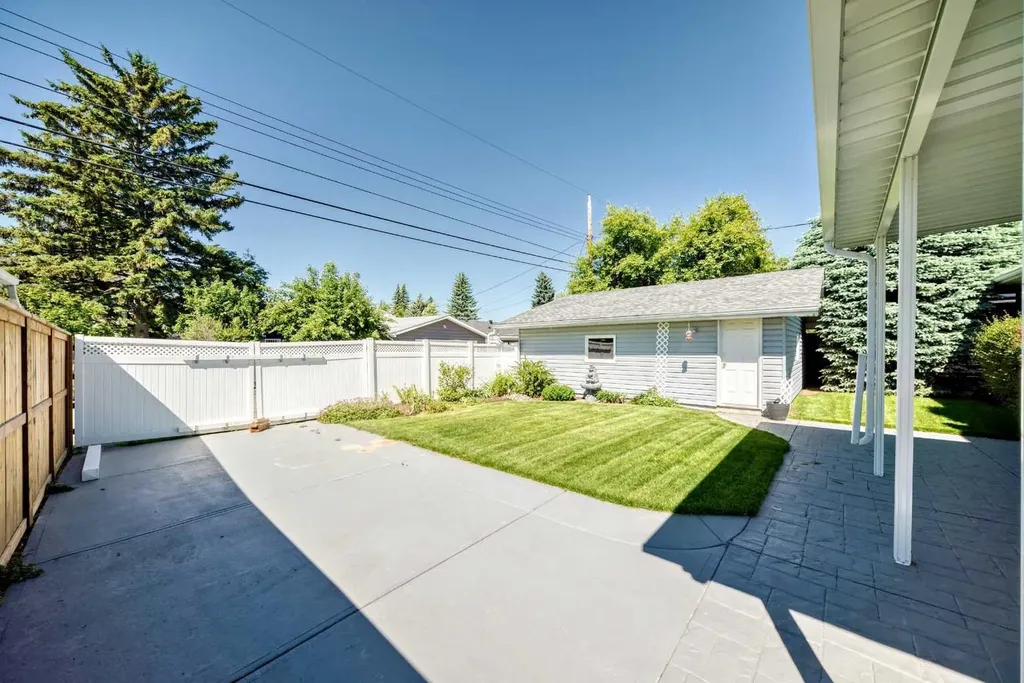 10435 Mapleridge Crescent SE Calgary AB T2J 1Y8