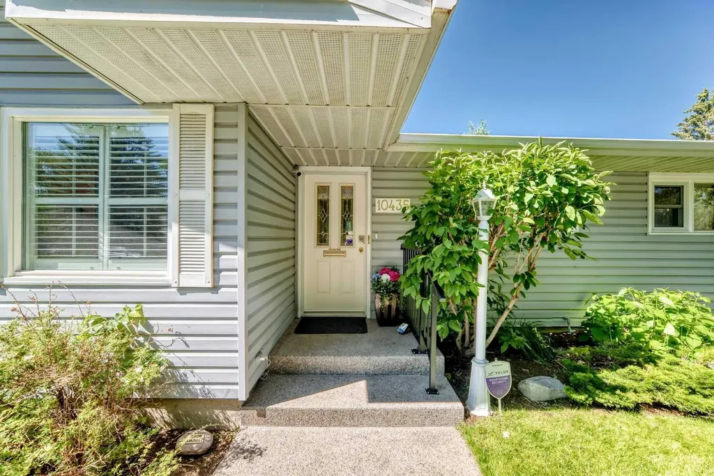 10435 Mapleridge Crescent SE Calgary AB T2J 1Y8
