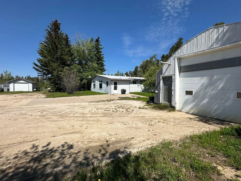 5132 Swan Crescent Swan Hills AB T0G 2C0