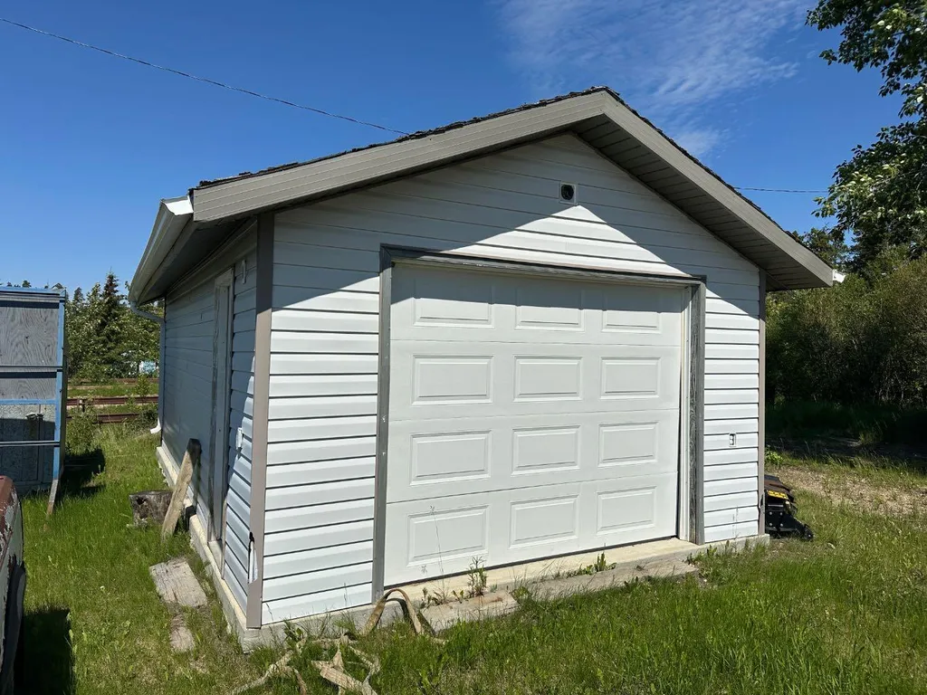 5132 Swan Crescent Swan Hills AB T0G 2C0