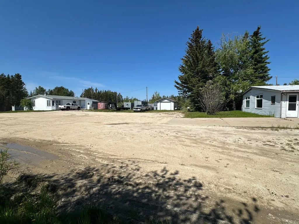5132 Swan Crescent Swan Hills AB T0G 2C0