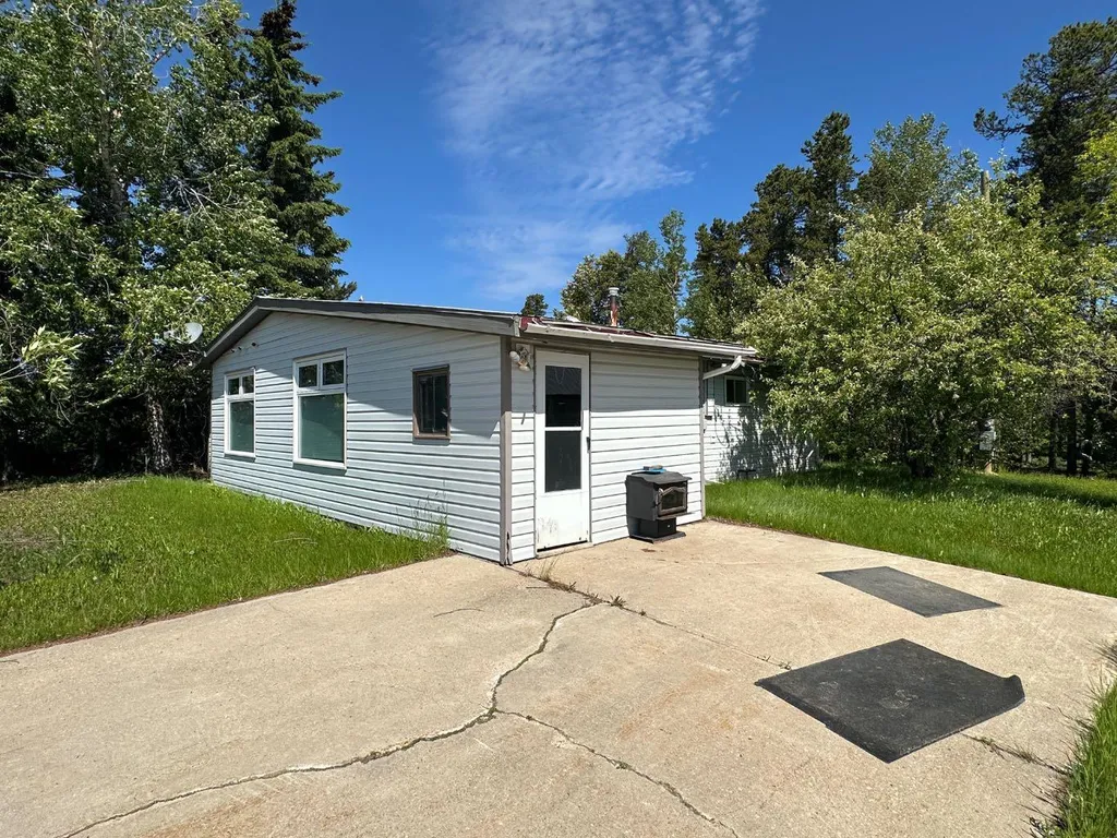 5132 Swan Crescent Swan Hills AB T0G 2C0