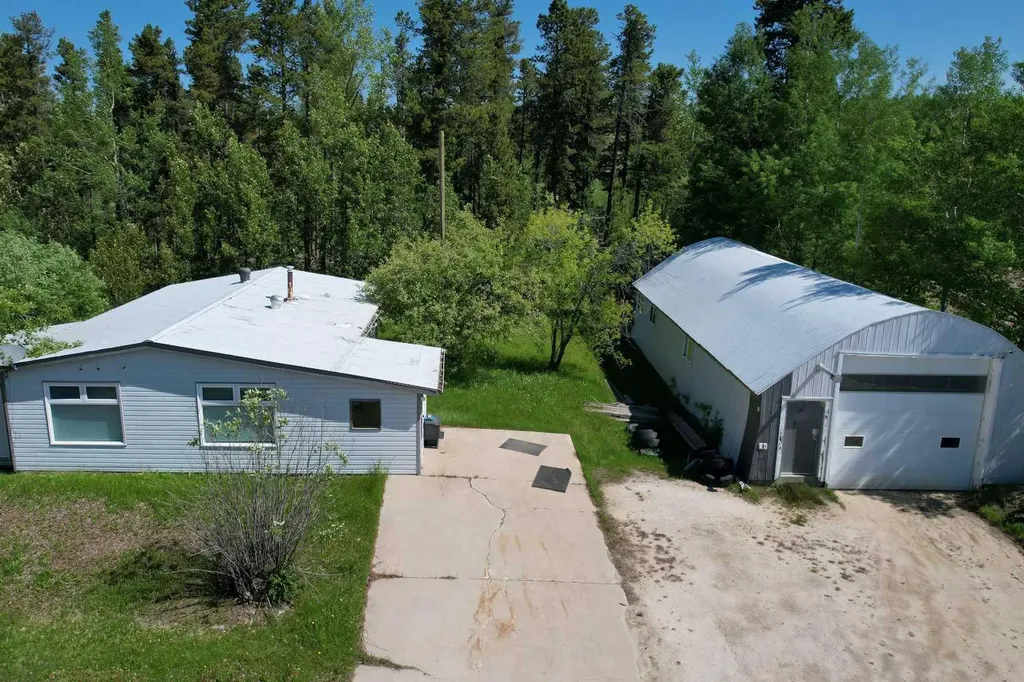 5132 Swan Crescent Swan Hills AB T0G 2C0