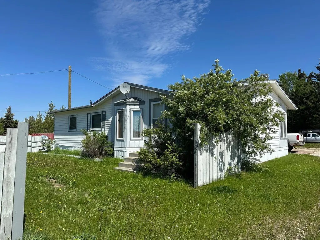 5132 Swan Crescent Swan Hills AB T0G 2C0
