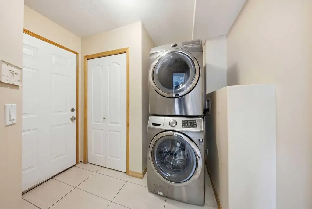 39 Taravista Drive NE Calgary AB T3J4S6