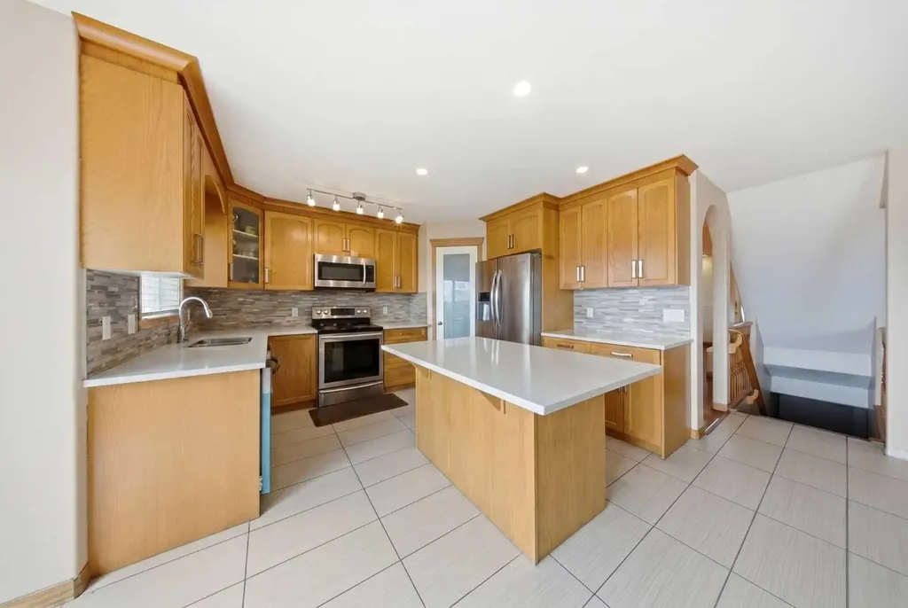 39 Taravista Drive NE Calgary AB T3J4S6