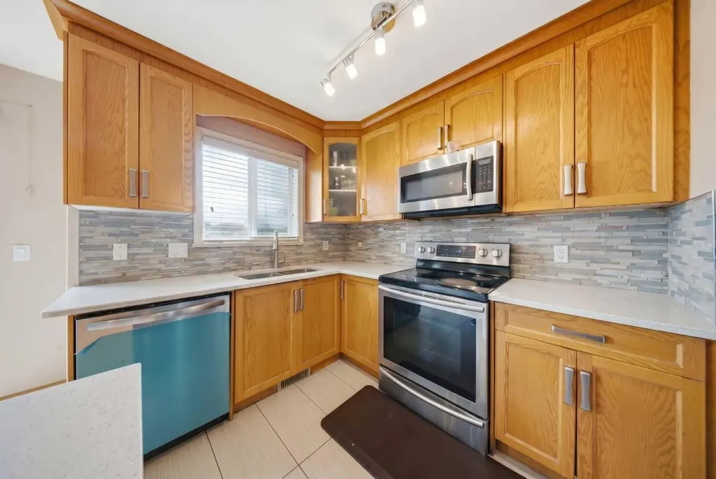 39 Taravista Drive NE Calgary AB T3J4S6
