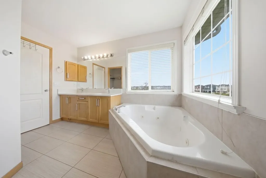 39 Taravista Drive NE Calgary AB T3J4S6