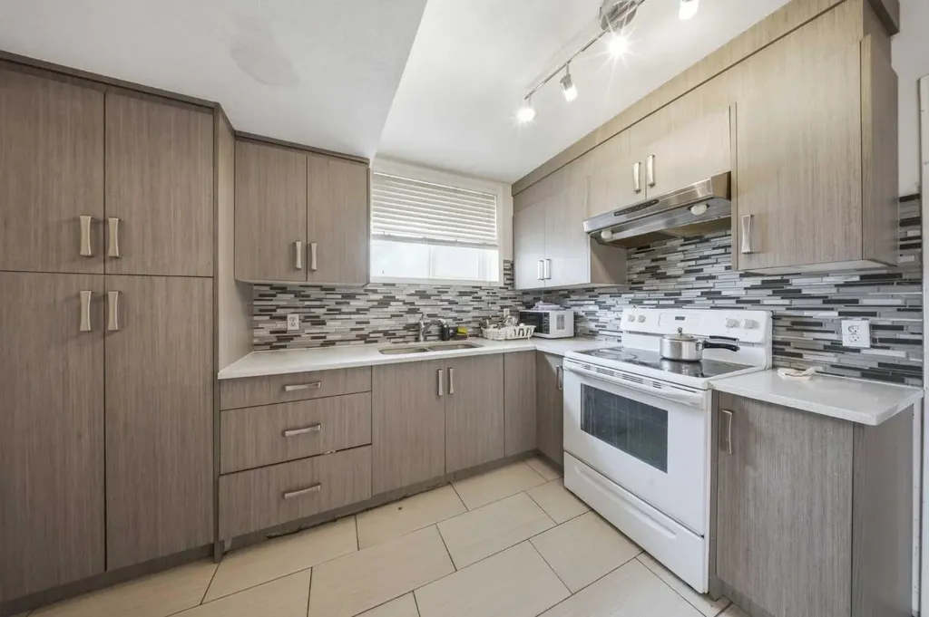 39 Taravista Drive NE Calgary AB T3J4S6