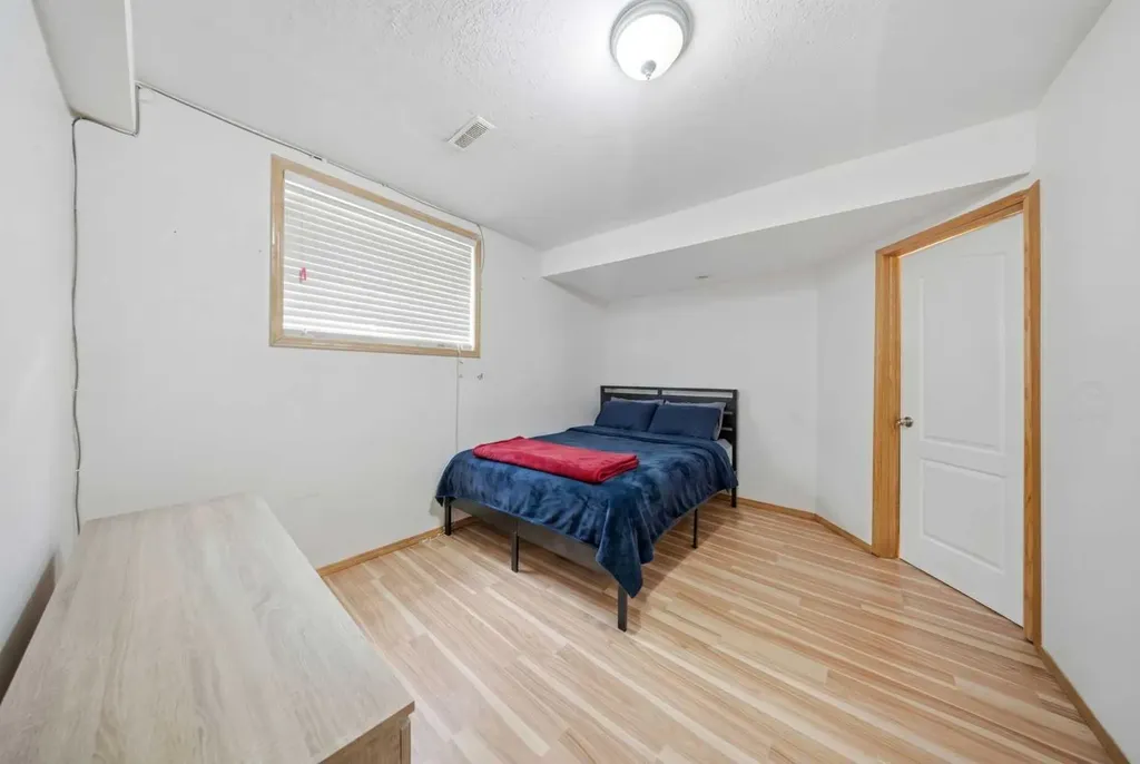39 Taravista Drive NE Calgary AB T3J4S6