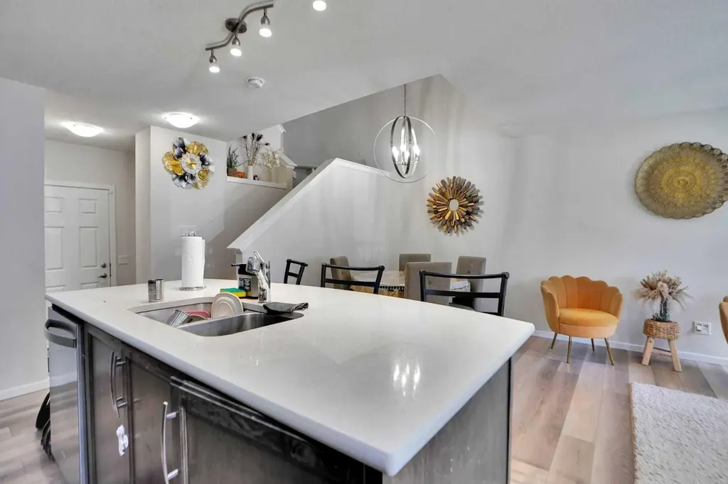 60 Cityside Grove NE Calgary AB T3N 1C9