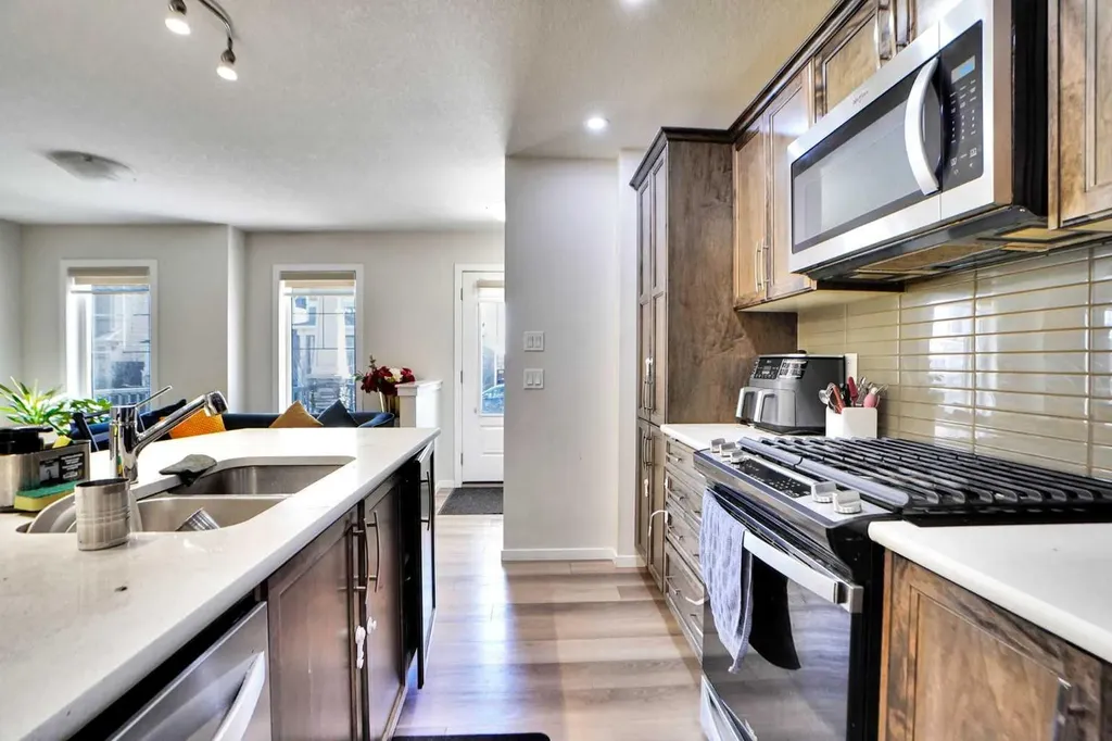 60 Cityside Grove NE Calgary AB T3N 1C9