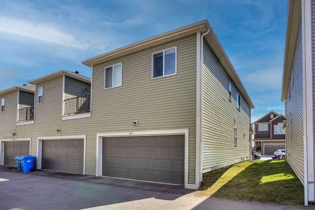 60 Cityside Grove NE Calgary AB T3N 1C9