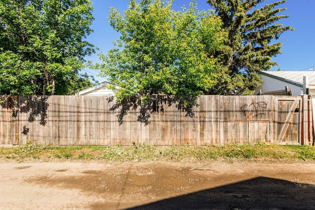 1831 43 Street SE Calgary AB T2B 1H1