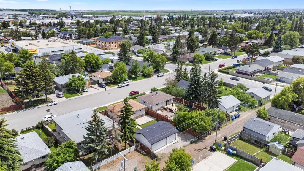 1831 43 Street SE Calgary AB T2B 1H1