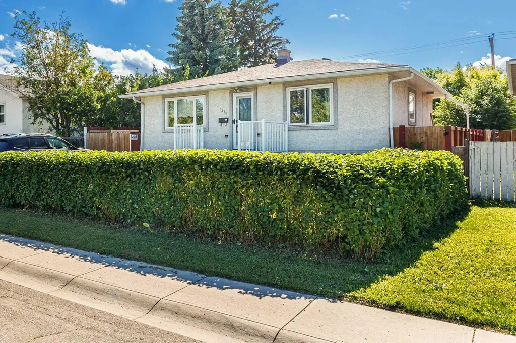 1831 43 Street SE Calgary AB T2B 1H1
