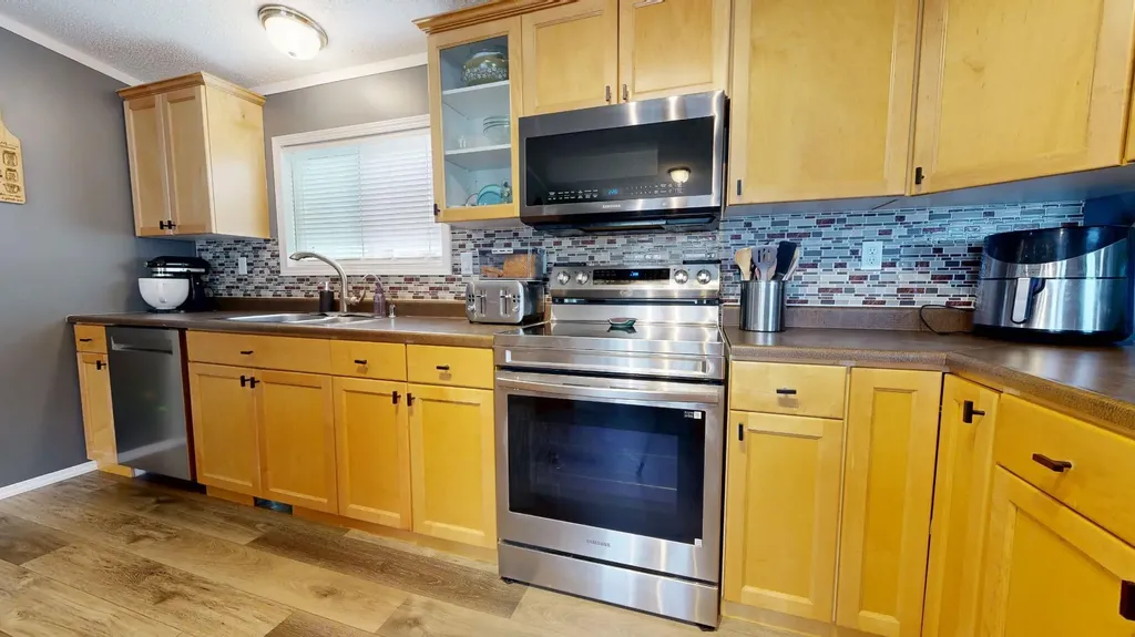 8806 85 Avenue Grande Prairie AB T8X 0A8
