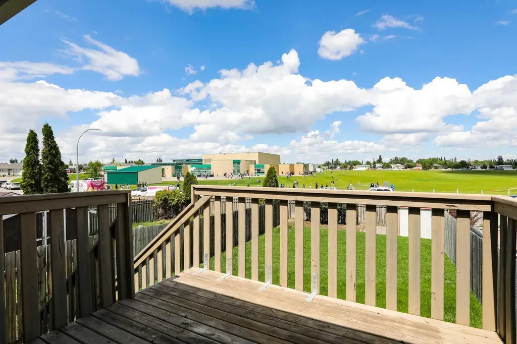 857 Blackfoot Terrace W Lethbridge AB T1K 7Y7