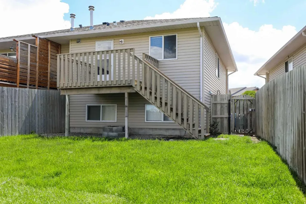 857 Blackfoot Terrace W Lethbridge AB T1K 7Y7