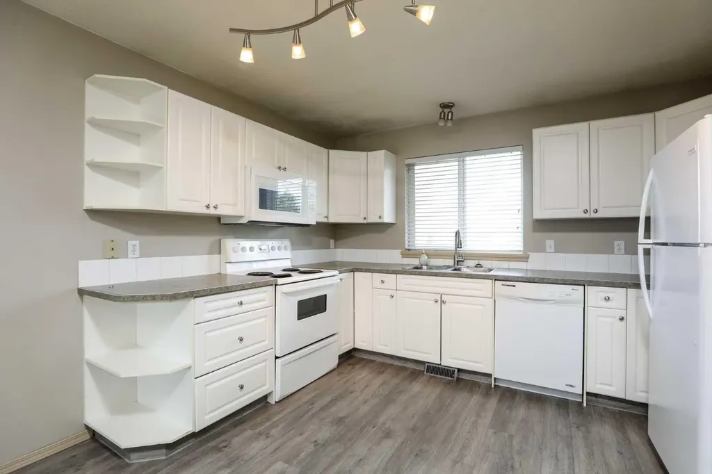857 Blackfoot Terrace W Lethbridge AB T1K 7Y7