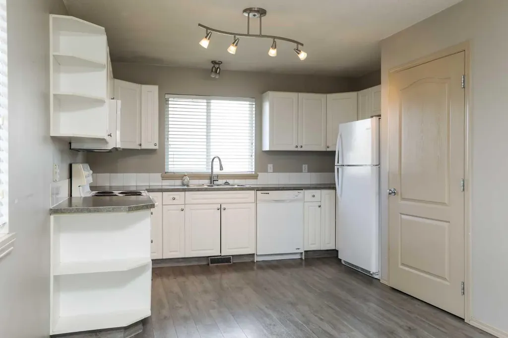 857 Blackfoot Terrace W Lethbridge AB T1K 7Y7