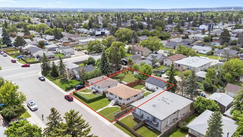 1827 43 Street SE Calgary AB T2B 1H1