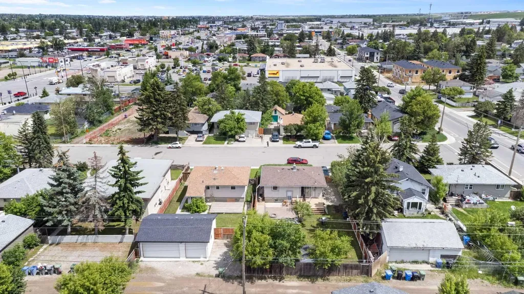 1827 43 Street SE Calgary AB T2B 1H1