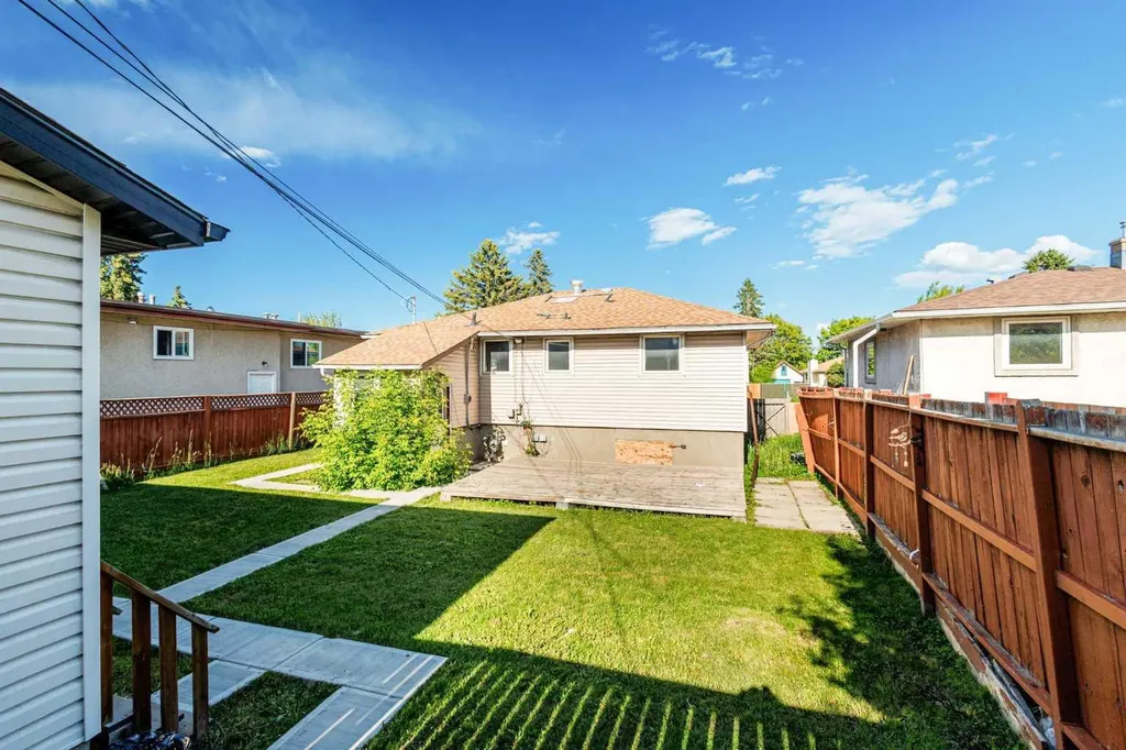 1827 43 Street SE Calgary AB T2B 1H1