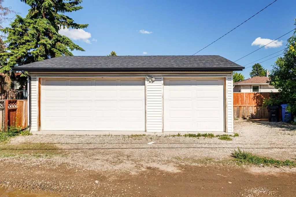 1827 43 Street SE Calgary AB T2B 1H1