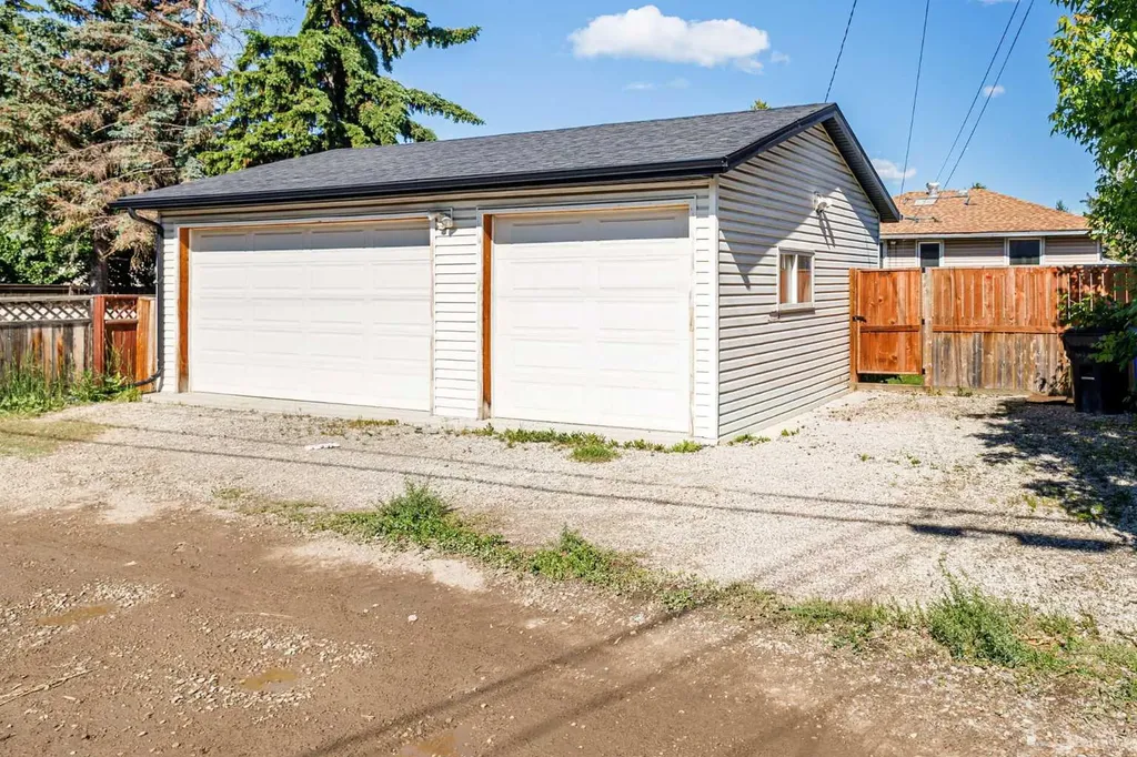 1827 43 Street SE Calgary AB T2B 1H1
