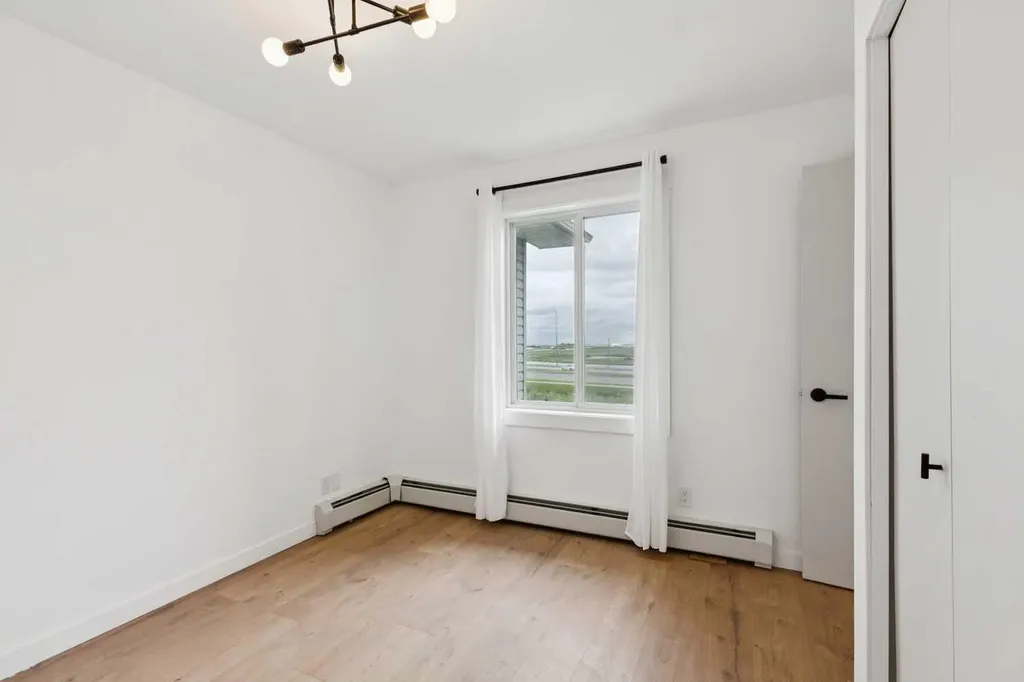 1620 70 Street SE Calgary AB T2A 7Z2
