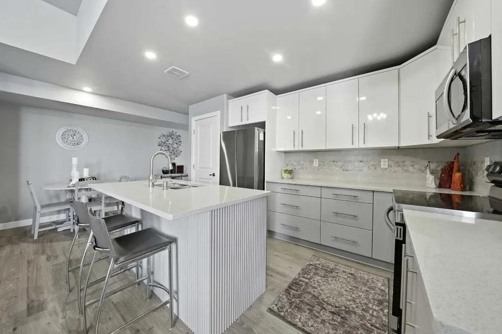 5130 50 Street Lacombe AB T4L 1X2