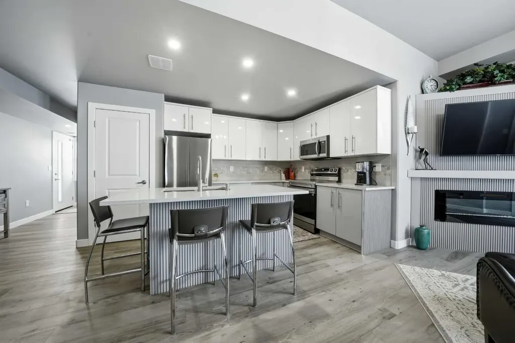 5130 50 Street Lacombe AB T4L 1X2