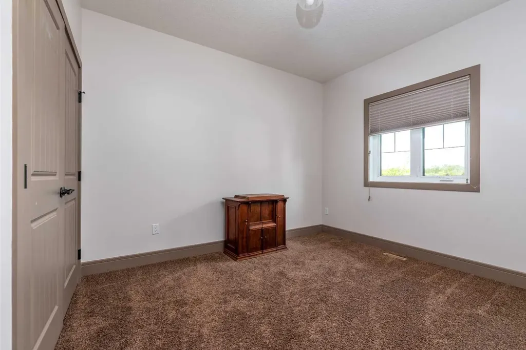 2715 73 Avenue Lloydminster AB T9V 3L7