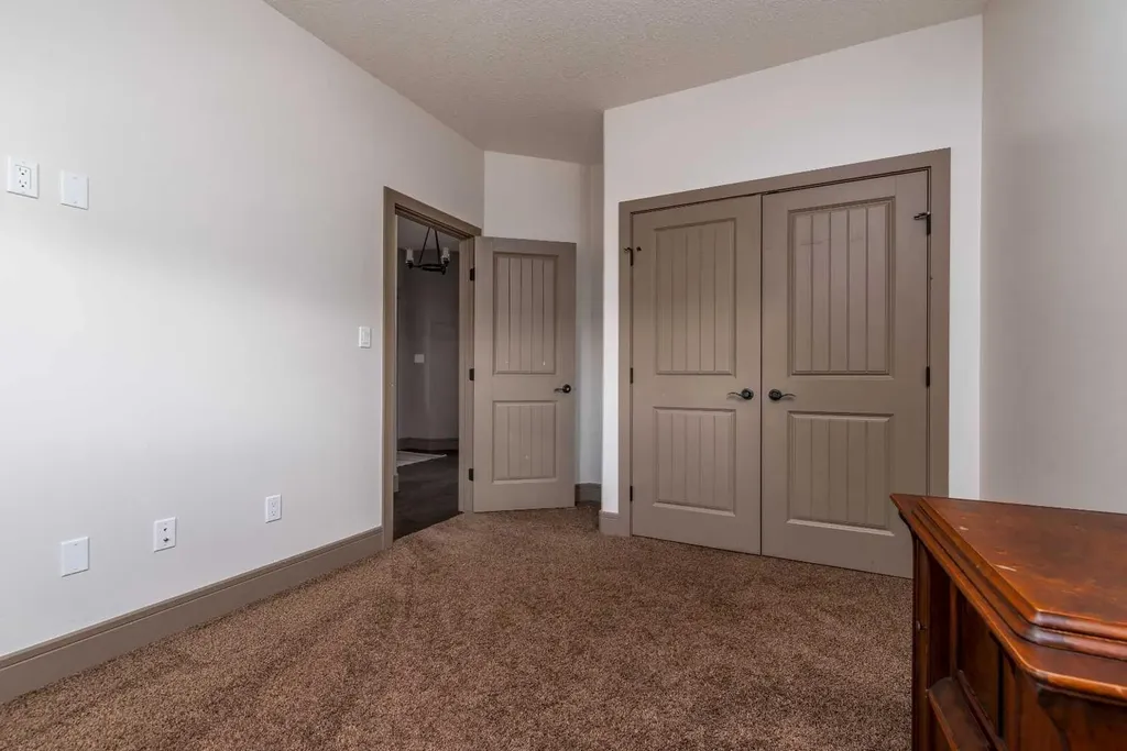 2715 73 Avenue Lloydminster AB T9V 3L7