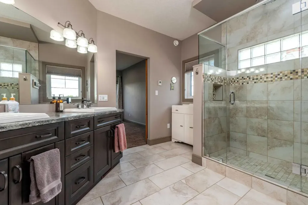 2715 73 Avenue Lloydminster AB T9V 3L7