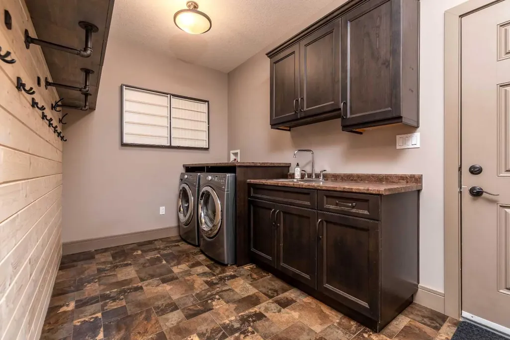 2715 73 Avenue Lloydminster AB T9V 3L7