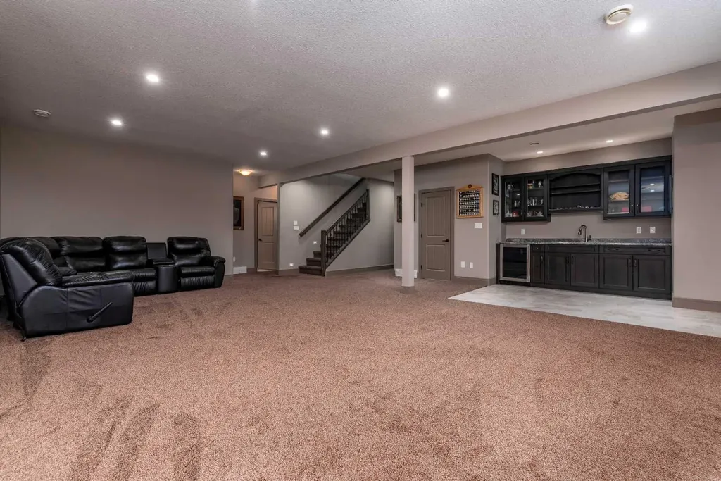 2715 73 Avenue Lloydminster AB T9V 3L7