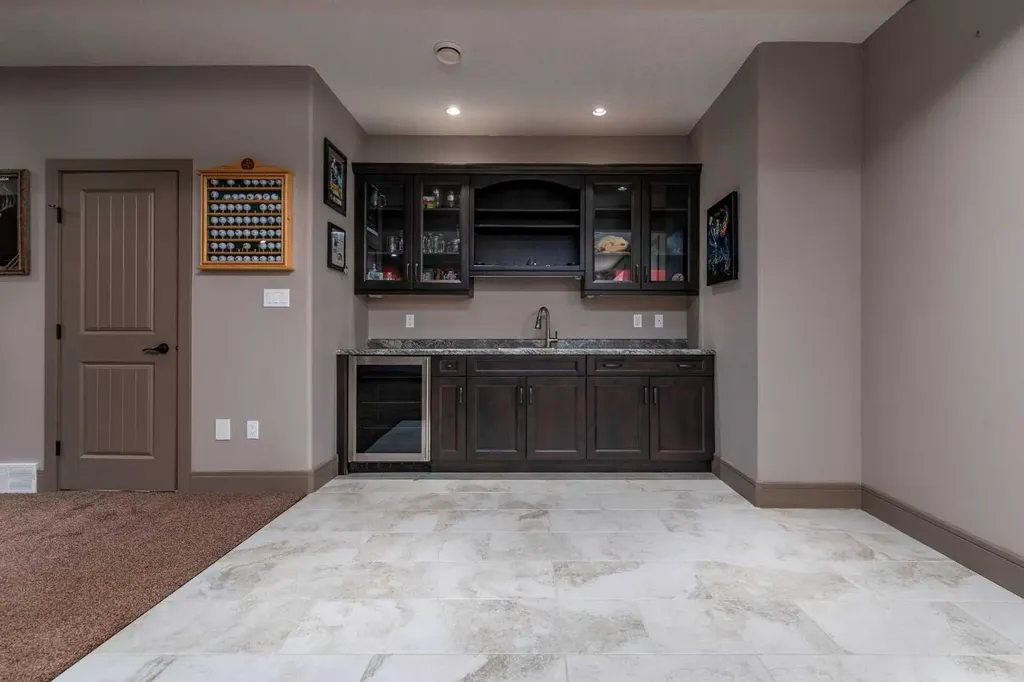2715 73 Avenue Lloydminster AB T9V 3L7