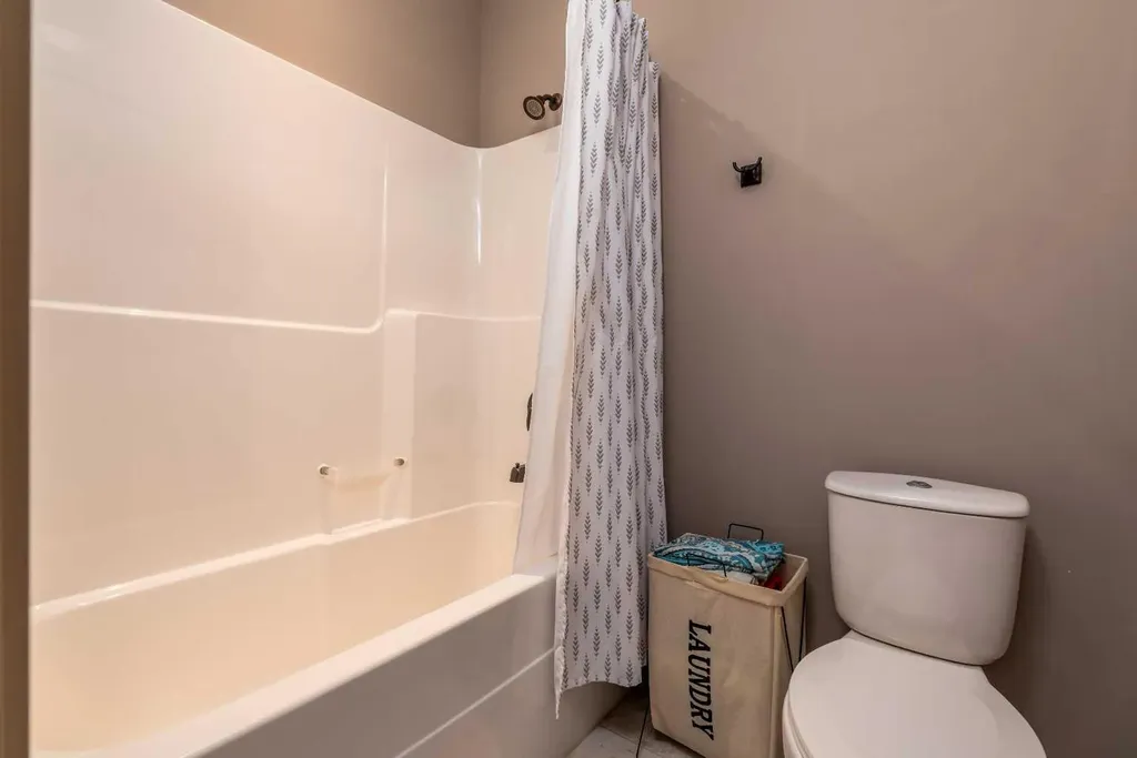 2715 73 Avenue Lloydminster AB T9V 3L7