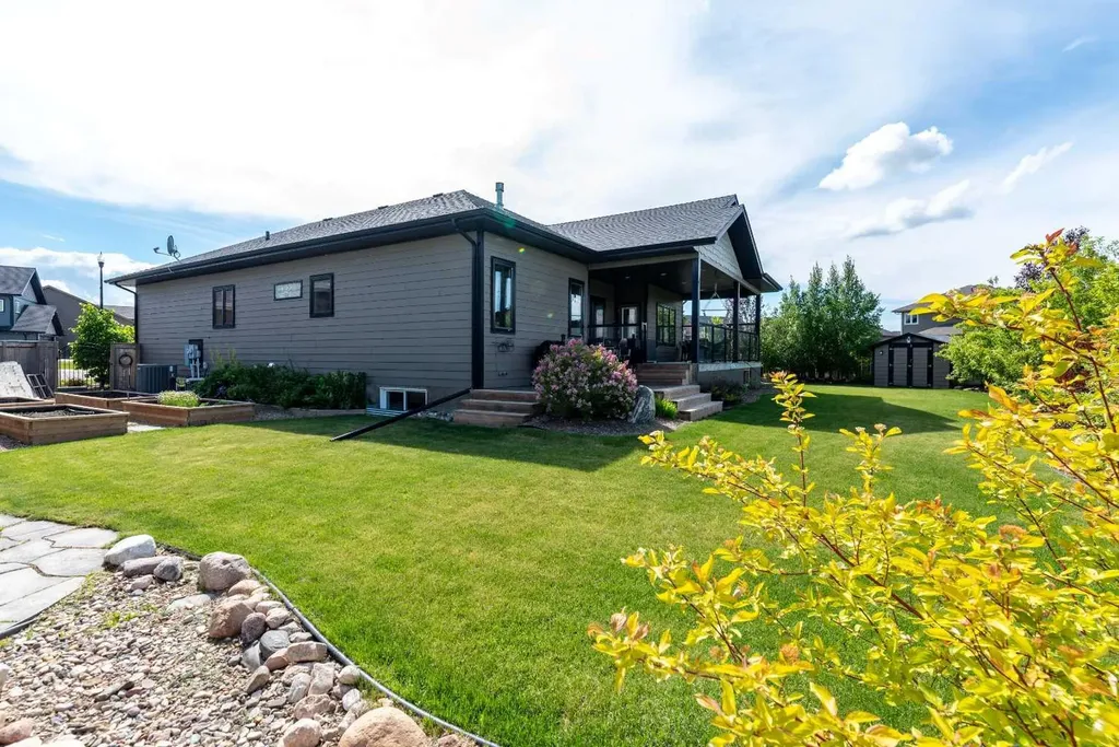 2715 73 Avenue Lloydminster AB T9V 3L7