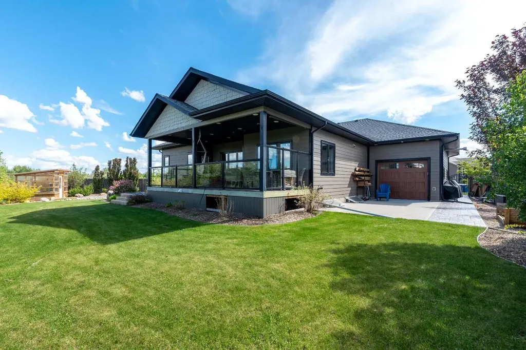 2715 73 Avenue Lloydminster AB T9V 3L7