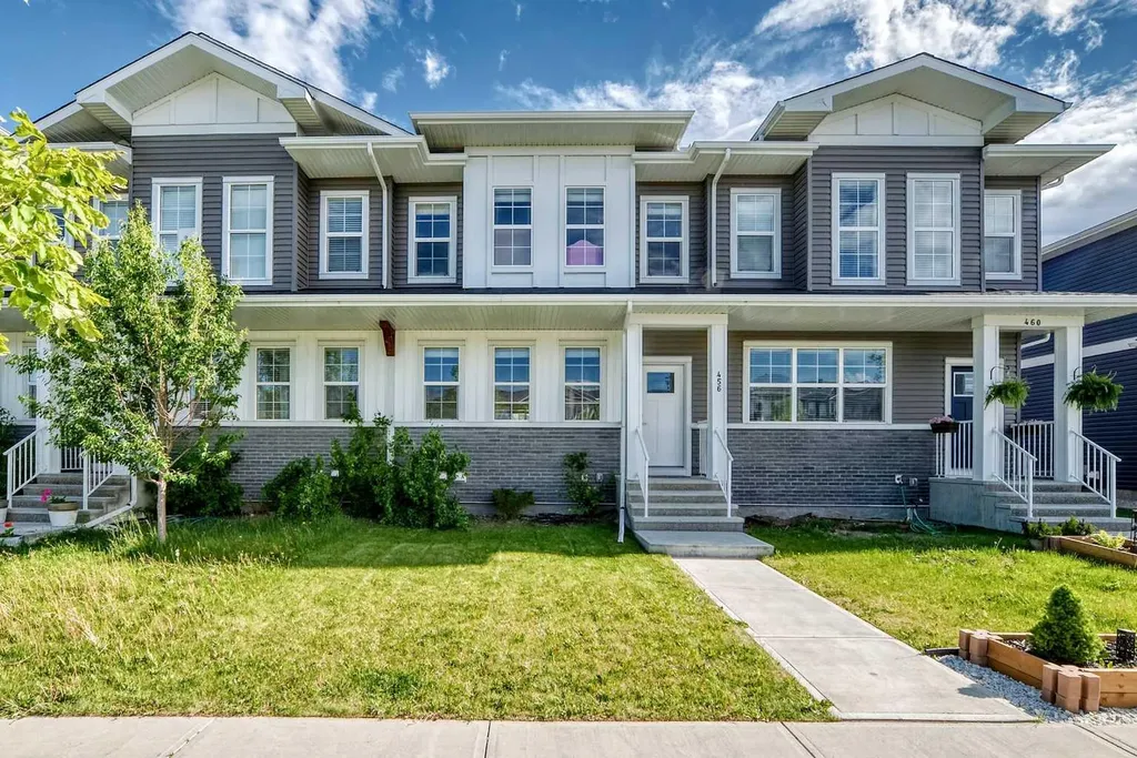 456 West Lakeview Drive Chestermere AB T1X 2A4