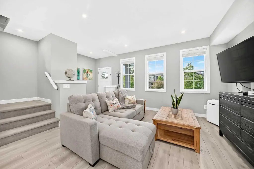 456 West Lakeview Drive Chestermere AB T1X 2A4