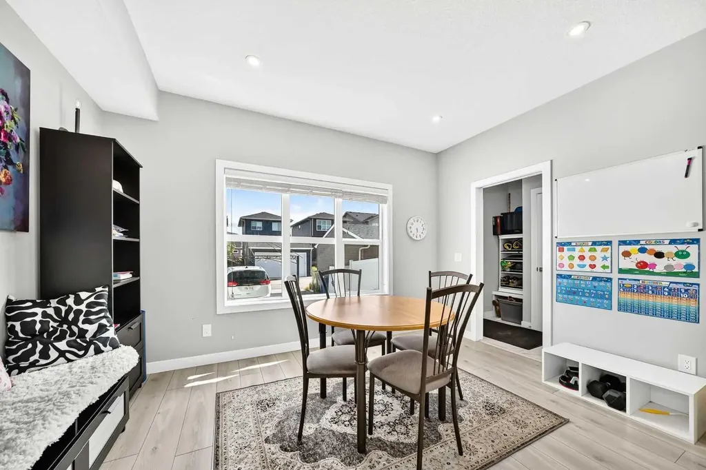 456 West Lakeview Drive Chestermere AB T1X 2A4