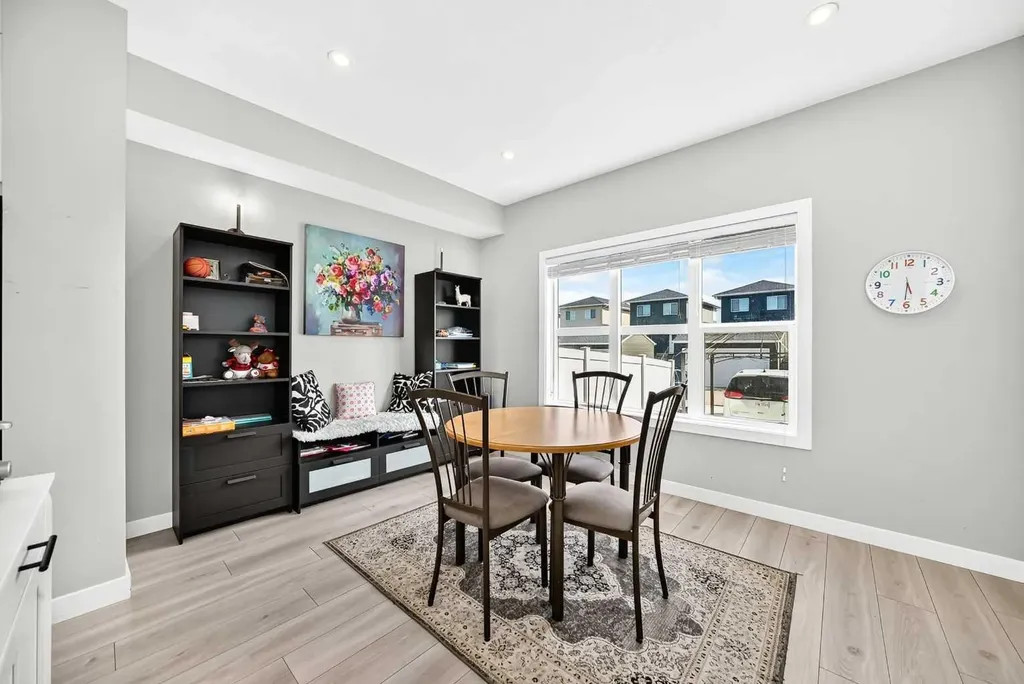 456 West Lakeview Drive Chestermere AB T1X 2A4
