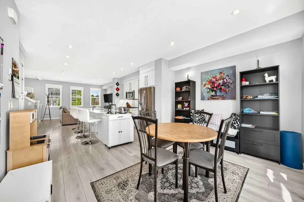 456 West Lakeview Drive Chestermere AB T1X 2A4