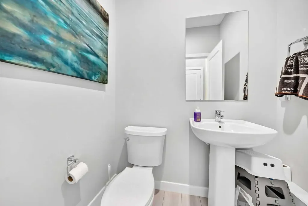 456 West Lakeview Drive Chestermere AB T1X 2A4