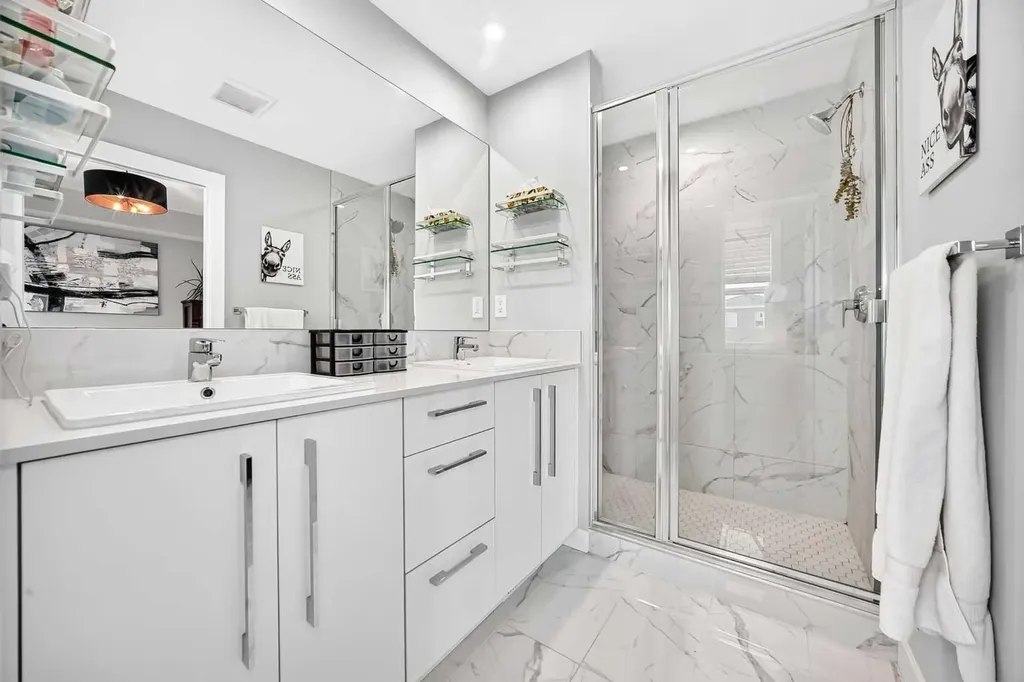 456 West Lakeview Drive Chestermere AB T1X 2A4